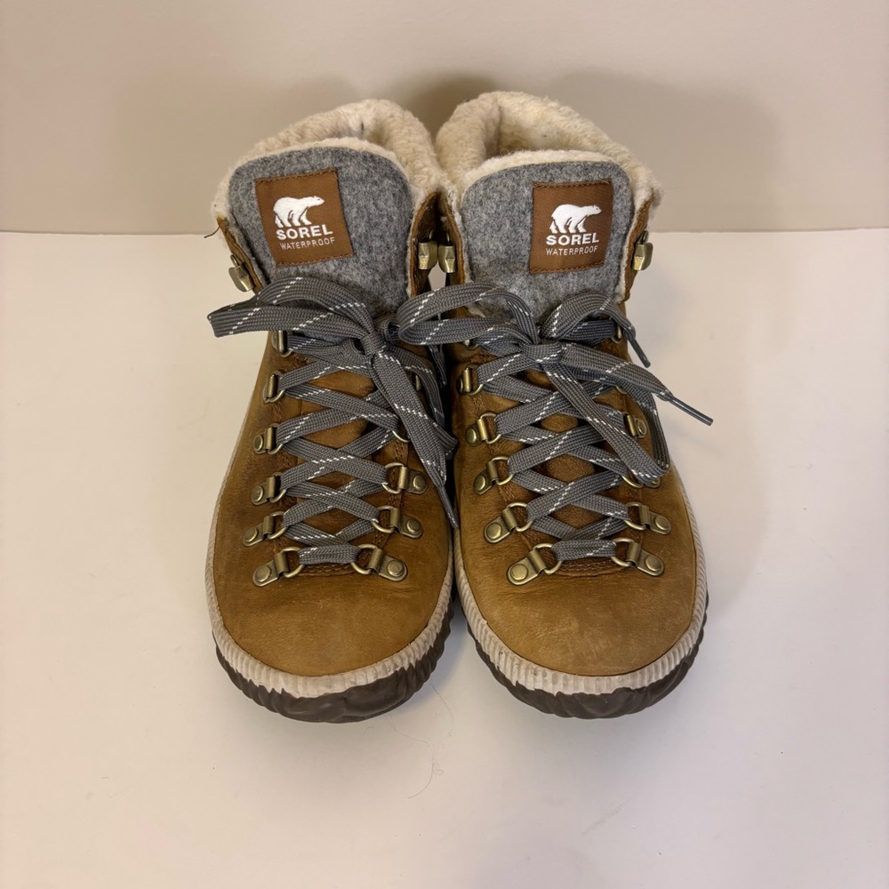 Sorel‎ Tan Boots with Cream Lining and Gray Laces Women’s 9.5 - Picture 2 of 7